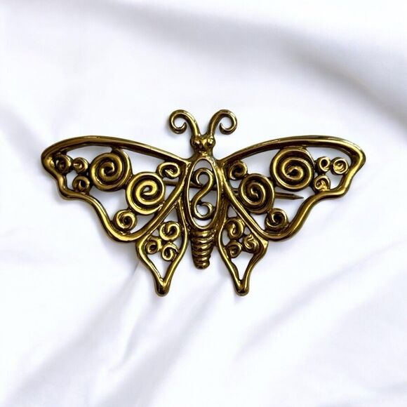 Vintage Brass-Tone Filigree Butterfly Brooch – Openwork Swirl Design - Picture 1 of 5